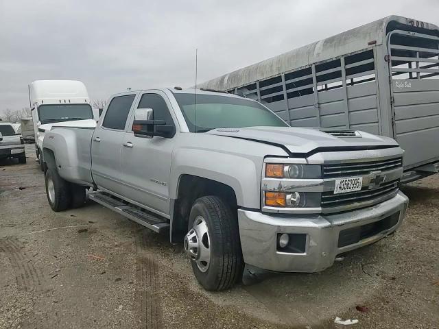 2019 Chevrolet Silverado - Image 13