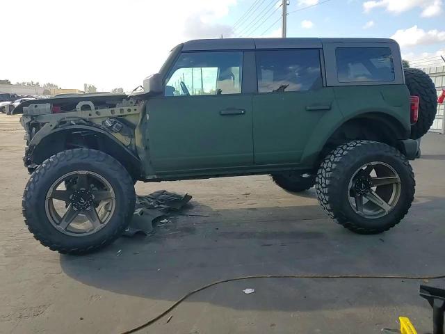 2022 Ford Bronco - Image 11