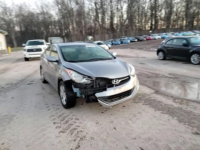 2013 Hyundai Elantra - Image 13