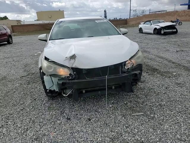 2016 Toyota Camry - Image 10