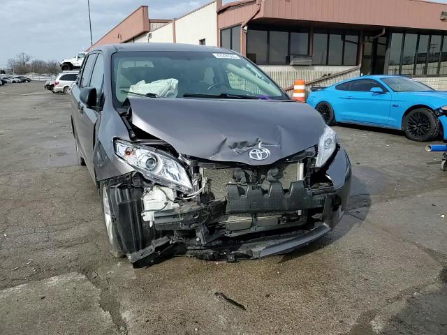 2016 Toyota Sienna - Image 12