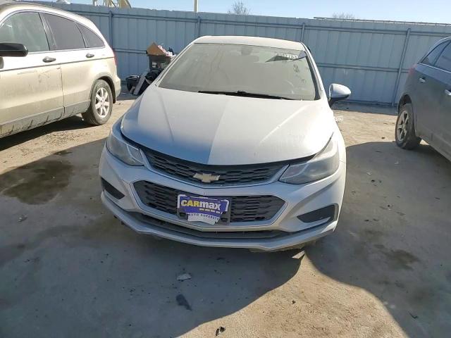 2018 Chevrolet Cruze - Image 10