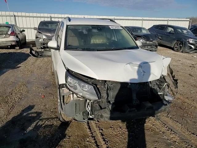 2017 Volkswagen Tiguan - Image 12
