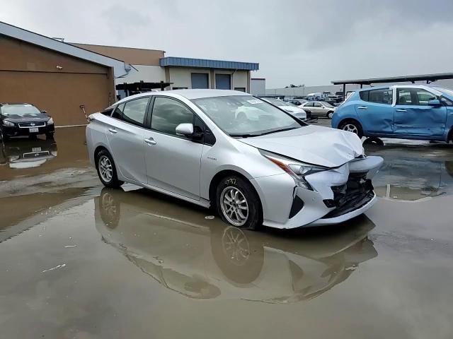 2018 Toyota Prius - Image 11