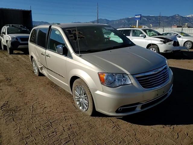 2015 Chrysler Town & Country - Image 12