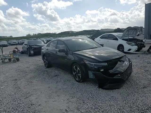 2022 Hyundai Elantra - Image 10