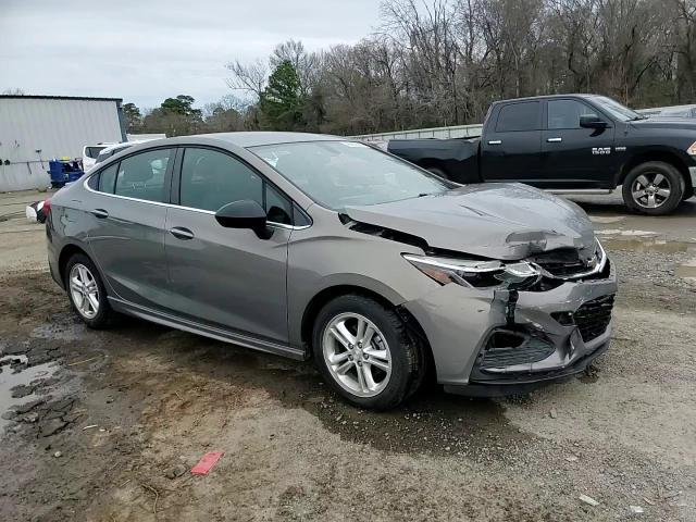 2018 Chevrolet Cruze - Image 13