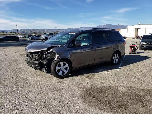 2015 Toyota Sienna - Image 11