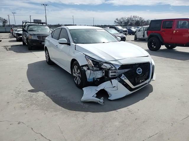 2020 Nissan Altima - Image 11