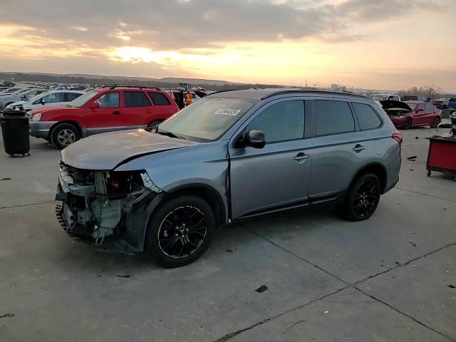 2018 Mitsubishi Outlander - Image 14
