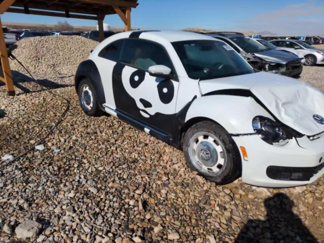 2015 Volkswagen Beetle - Image 13