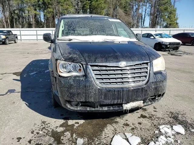 2010 Chrysler Town & Country - Image 12
