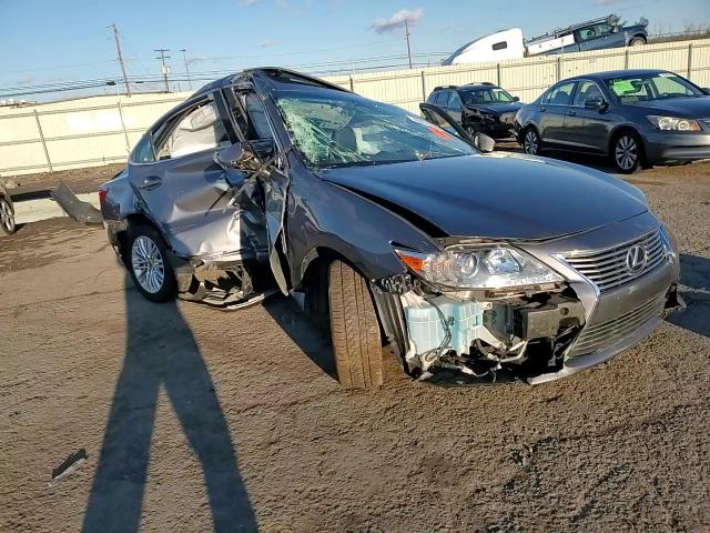 2015 Lexus ES - Image 10