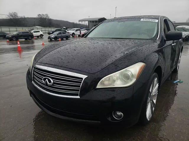 2011 Infiniti M - Image 10