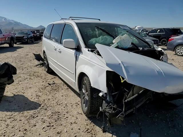 2017 Dodge Caravan - Image 11