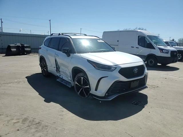 2021 Toyota Highlander - Image 11
