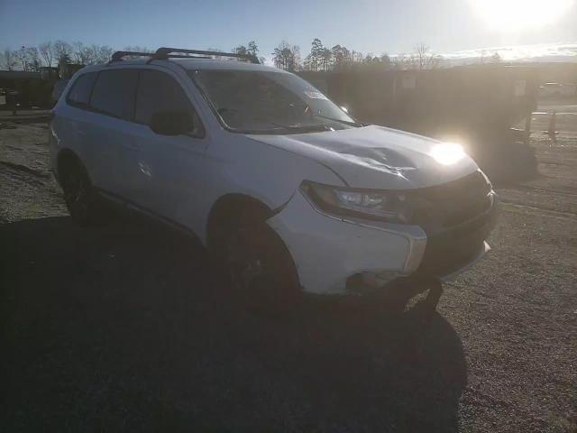 2017 Mitsubishi Outlander - Image 12