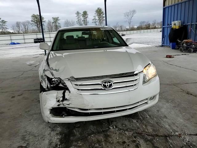 2005 Toyota Avalon - Image 11