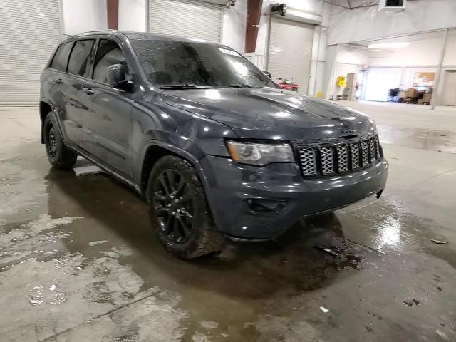 2017 Jeep Grand Cherokee - Image 11