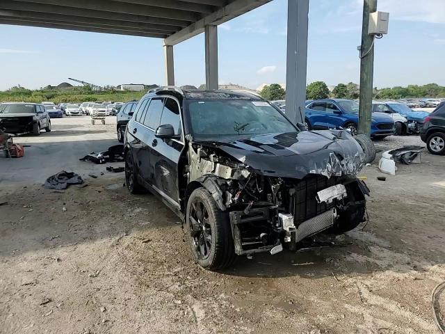 2024 BMW X7 - Image 15