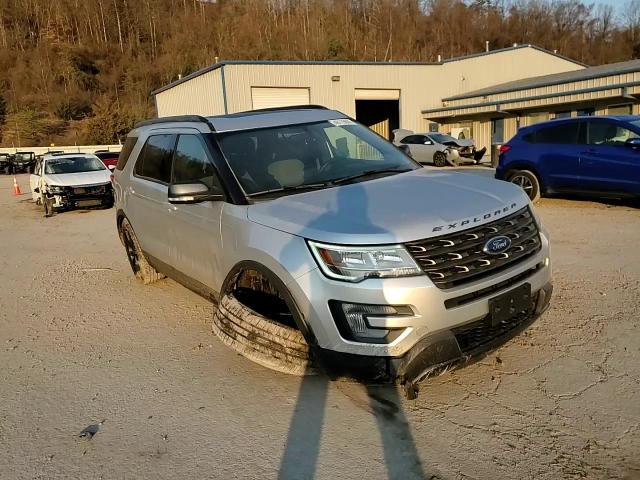 2017 Ford Explorer - Image 11