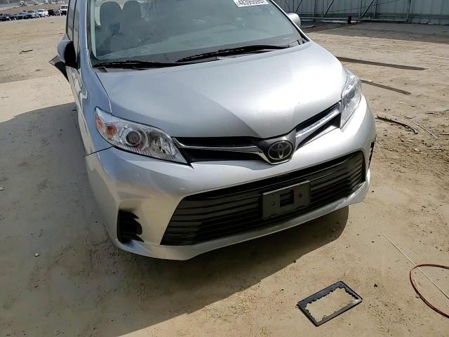 2020 Toyota Sienna - Image 11