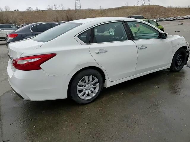 2017 Nissan Altima - Image 13