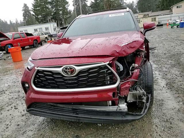 2022 Toyota Highlander - Image 12