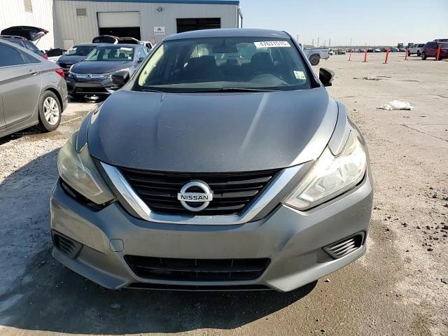 2017 Nissan Altima - Image 13