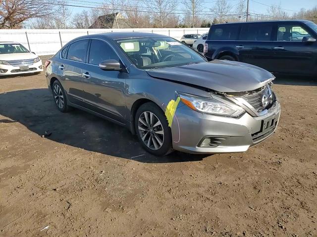 2017 Nissan Altima - Image 11