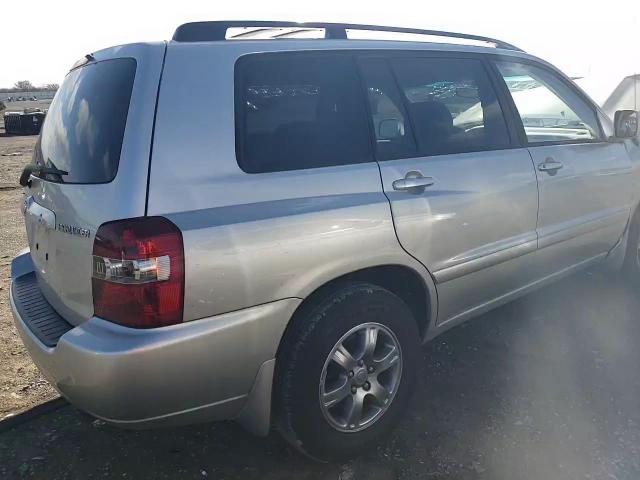 2004 Toyota Highlander - Image 12