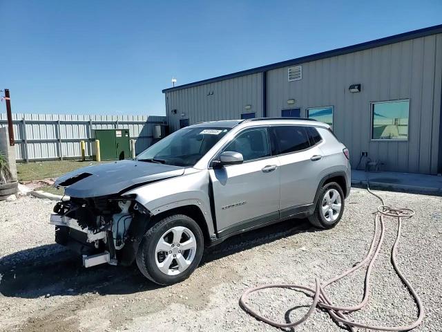 2019 Jeep Compass - Image 15