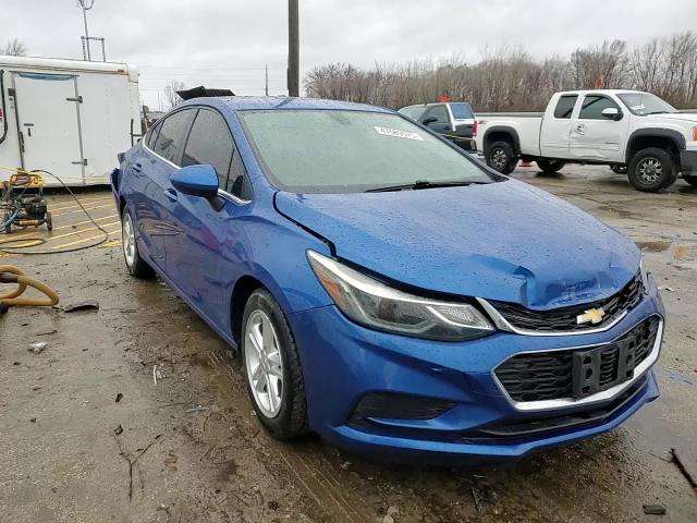 2017 Chevrolet Cruze - Image 13