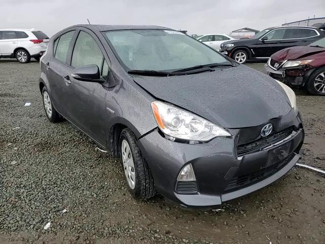 2013 Toyota Prius - Image 11