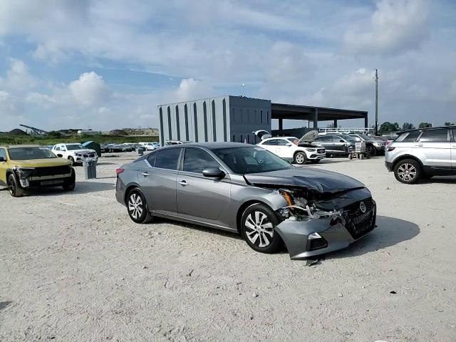 2020 Nissan Altima - Image 11