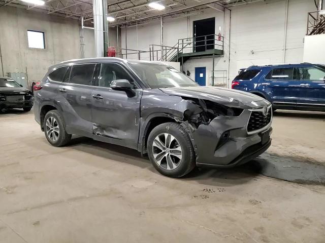 2020 Toyota Highlander - Image 12