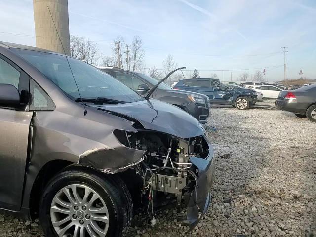 2012 Toyota Sienna - Image 15