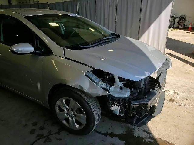 2017 Kia Forte - Image 14