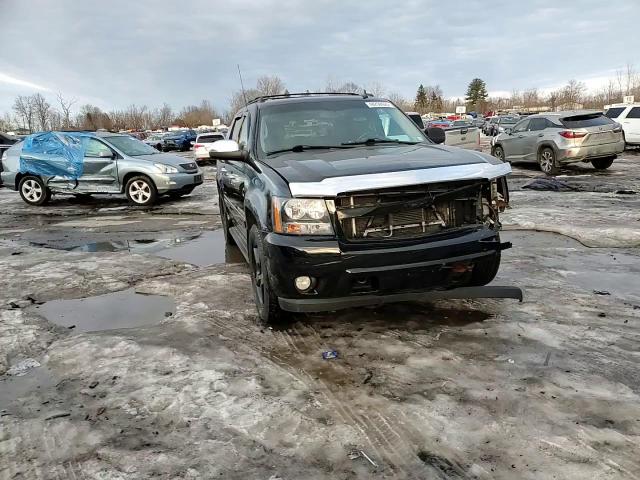 2013 Chevrolet Avalanche - Image 14