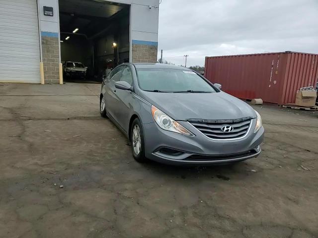 2012 Hyundai Sonata - Image 13