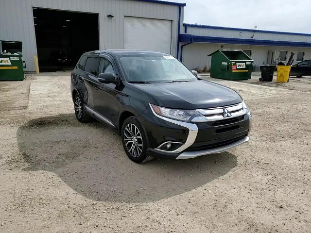 2016 Mitsubishi Outlander - Image 12