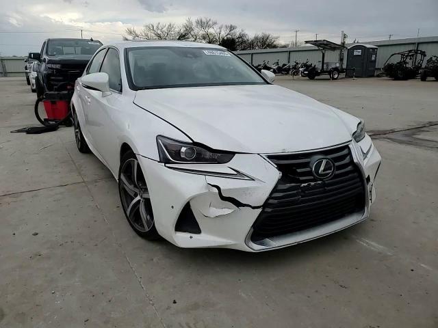 2018 Lexus IS - Image 11
