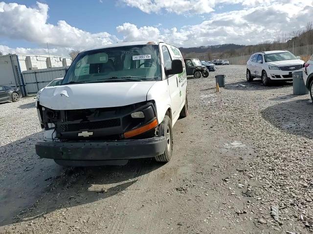 2005 Chevrolet Express - Image 12