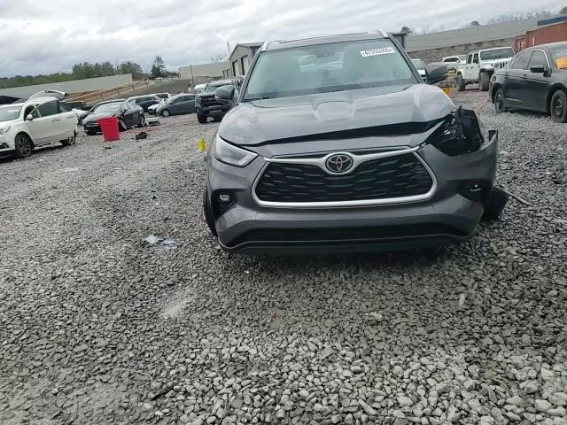 2022 Toyota Highlander - Image 14