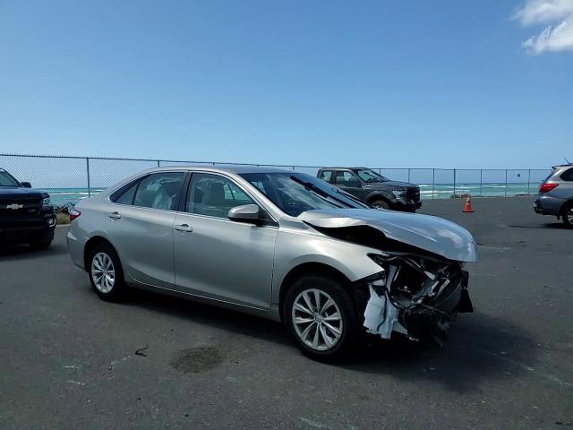 2015 Toyota Camry - Image 10