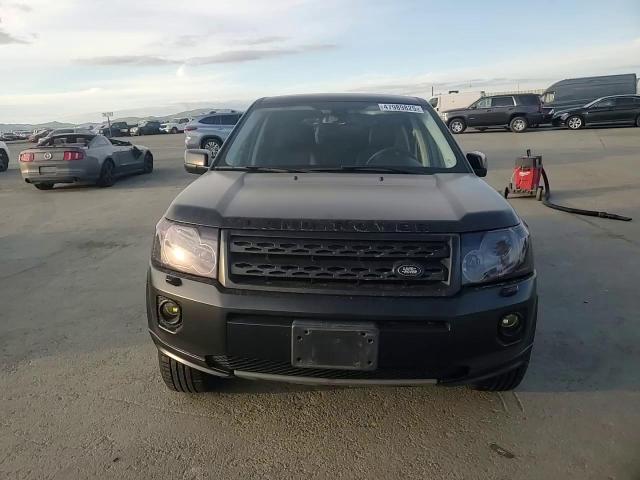 2011 Land Rover LR2 - Image 11