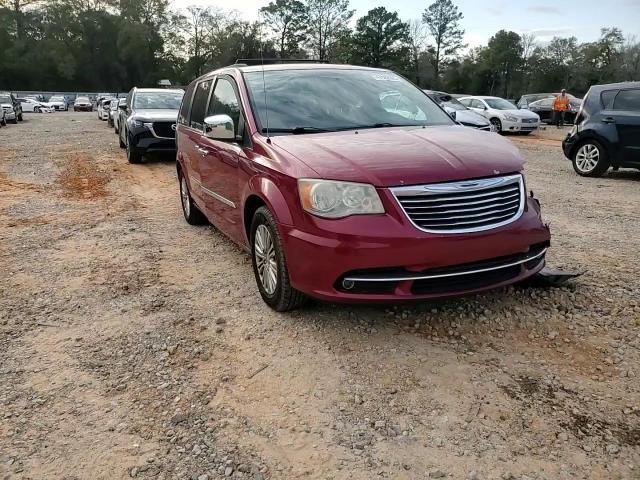 2013 Chrysler Town & Country - Image 12