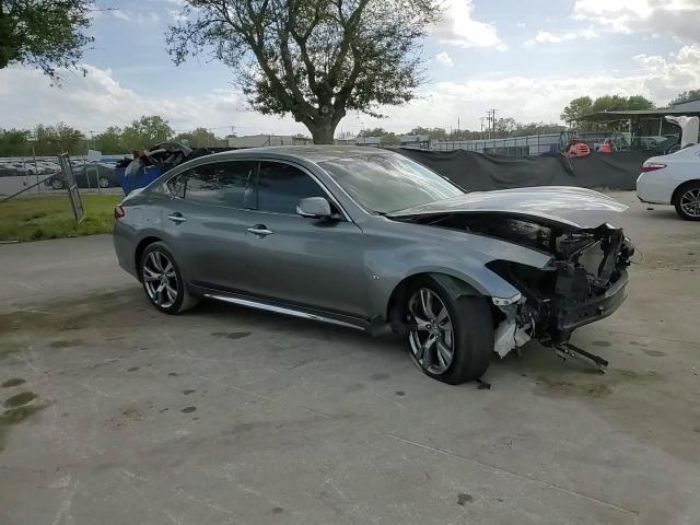 2015 Infiniti Q70 - Image 10