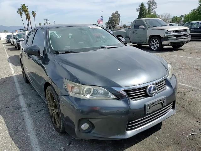 2011 Lexus CT - Image 10