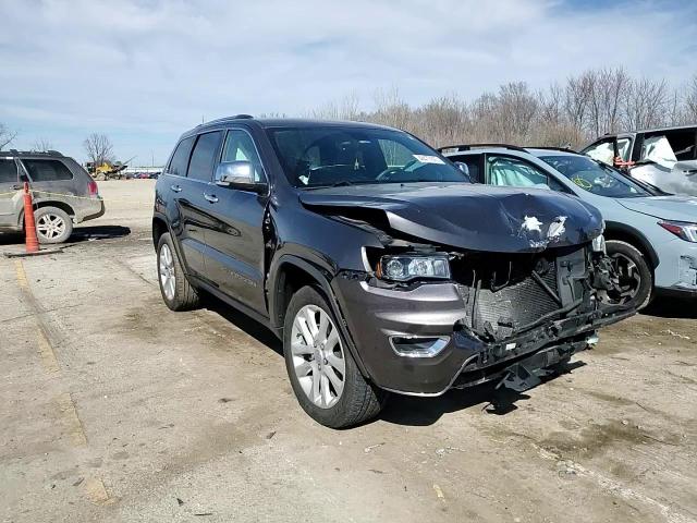 2017 Jeep Grand Cherokee - Image 11